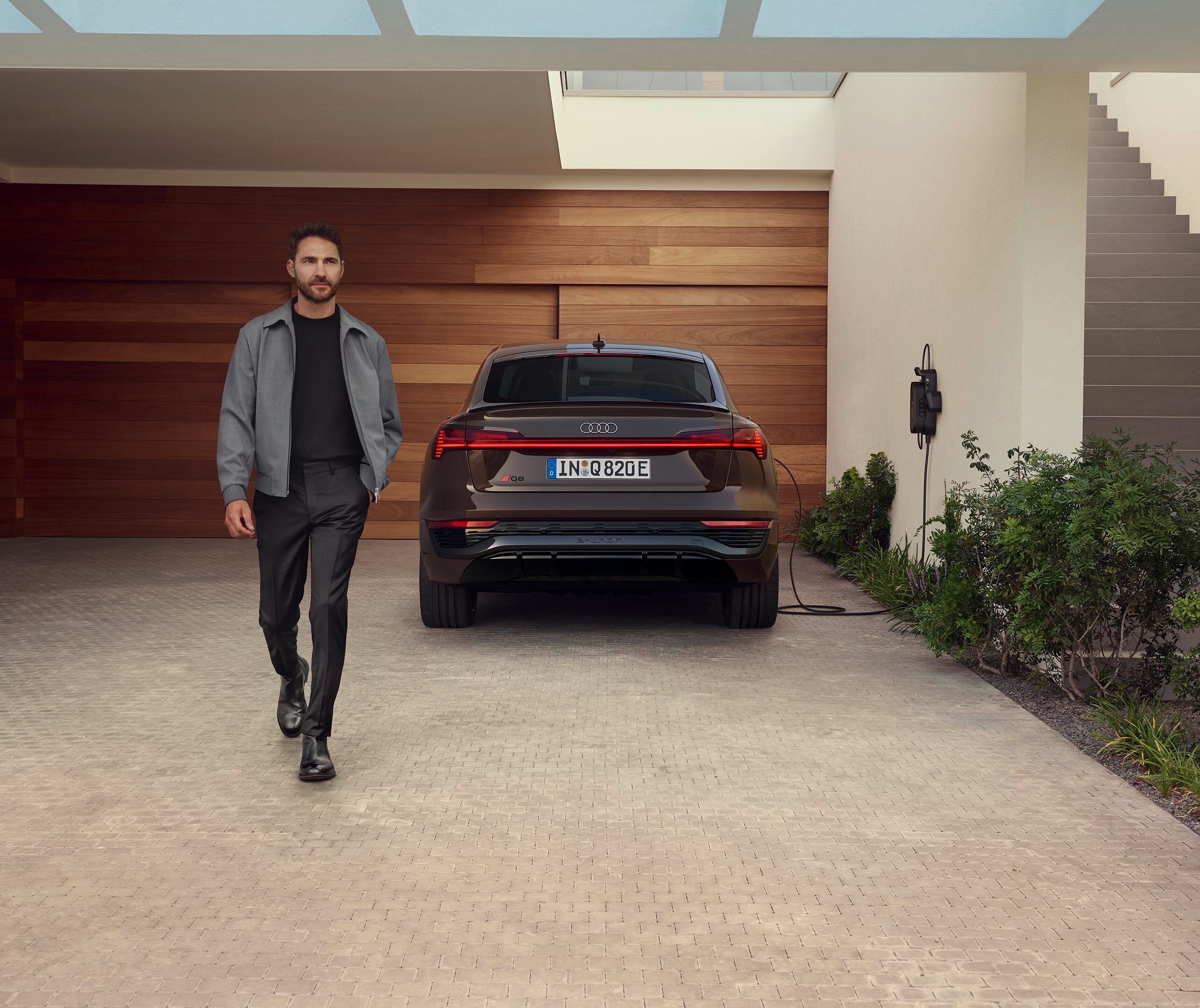 Q8 Sportback e-tron 55 S line Quattro